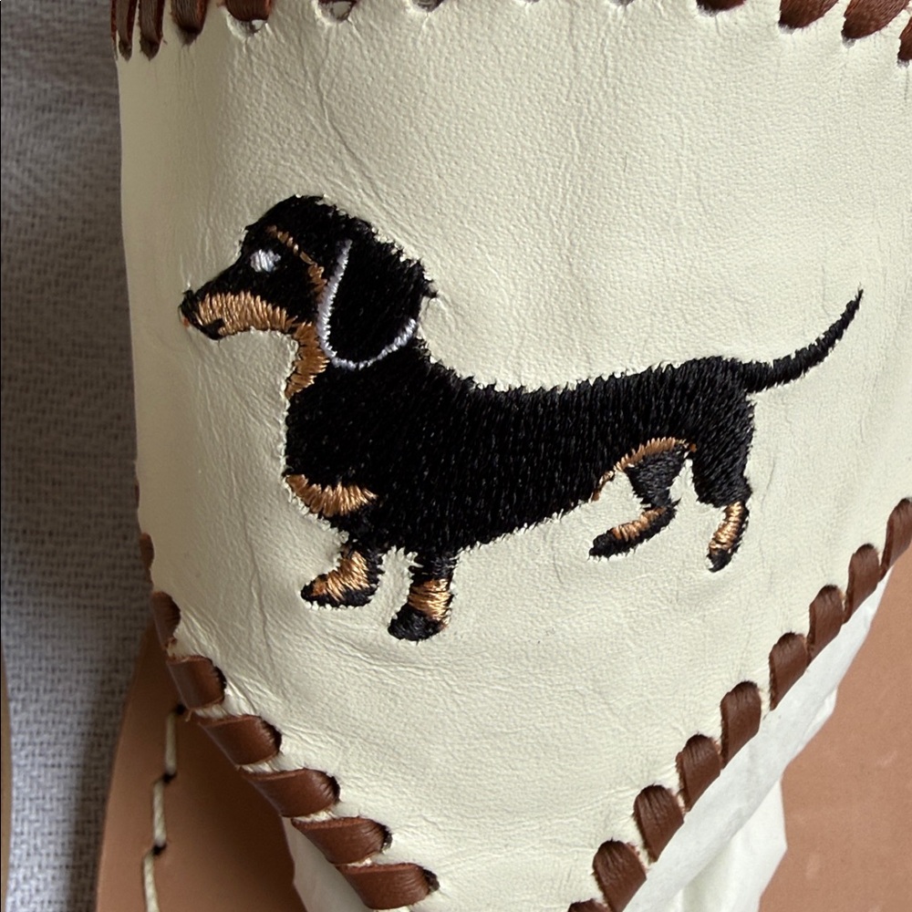 NWOT! Jack Rogers Embroidered Dachshund Sandals in Cream and Tan - Picture 2 of 6